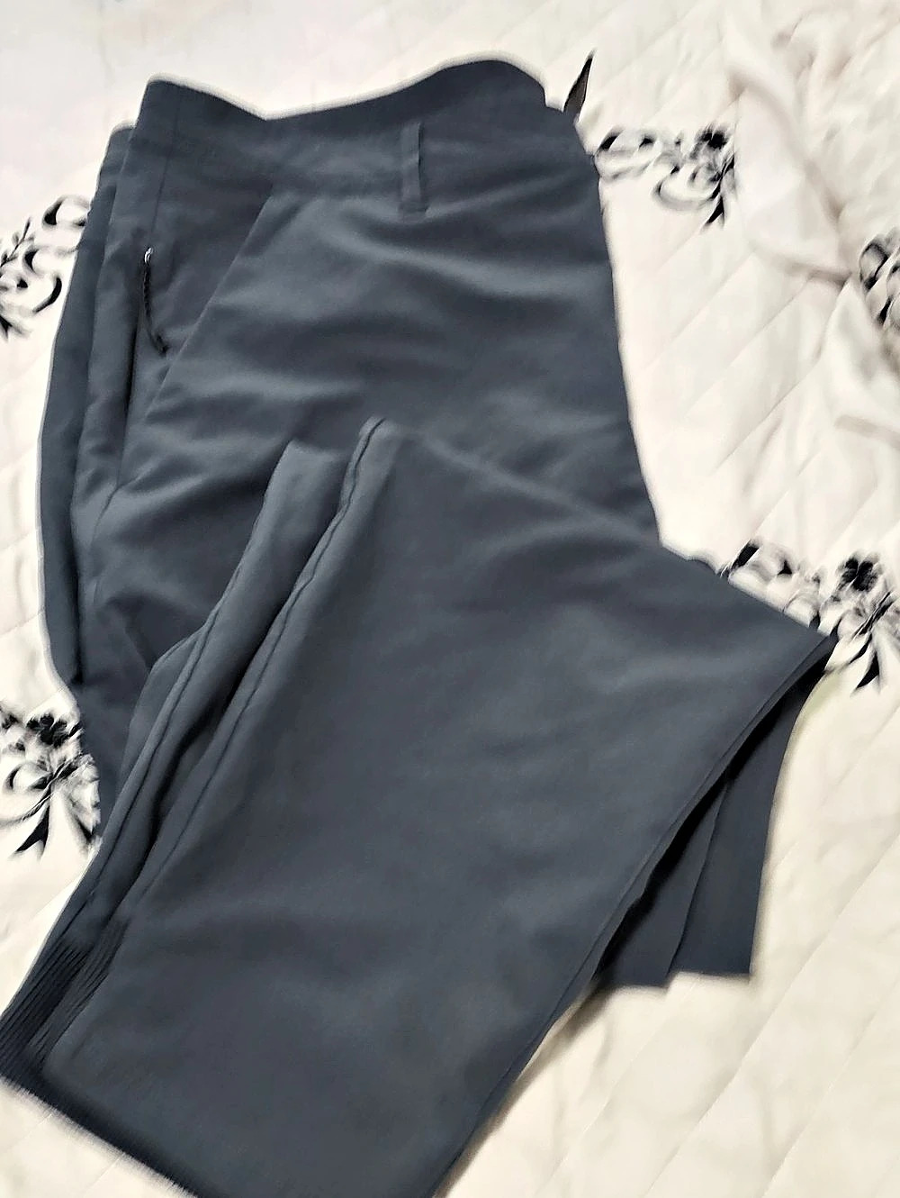Russell Athletic Joggers in Gray Size XL Like New